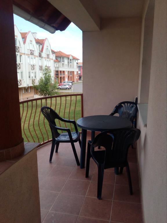 Gobe Apartman Hajduszoboszlo Exterior photo