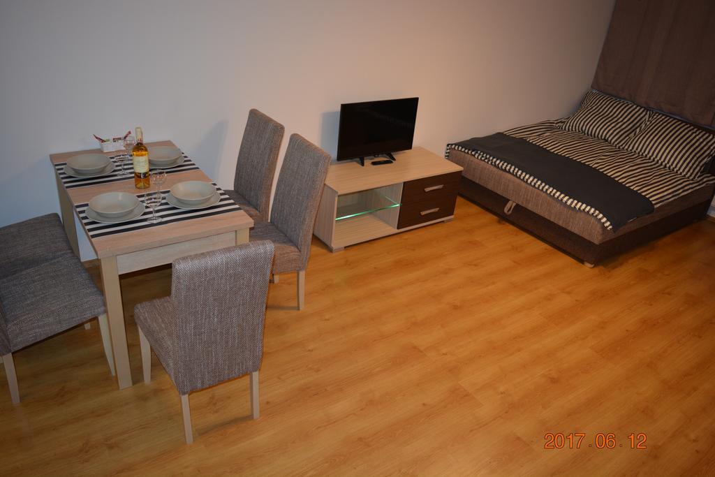 Gobe Apartman Hajduszoboszlo Exterior photo