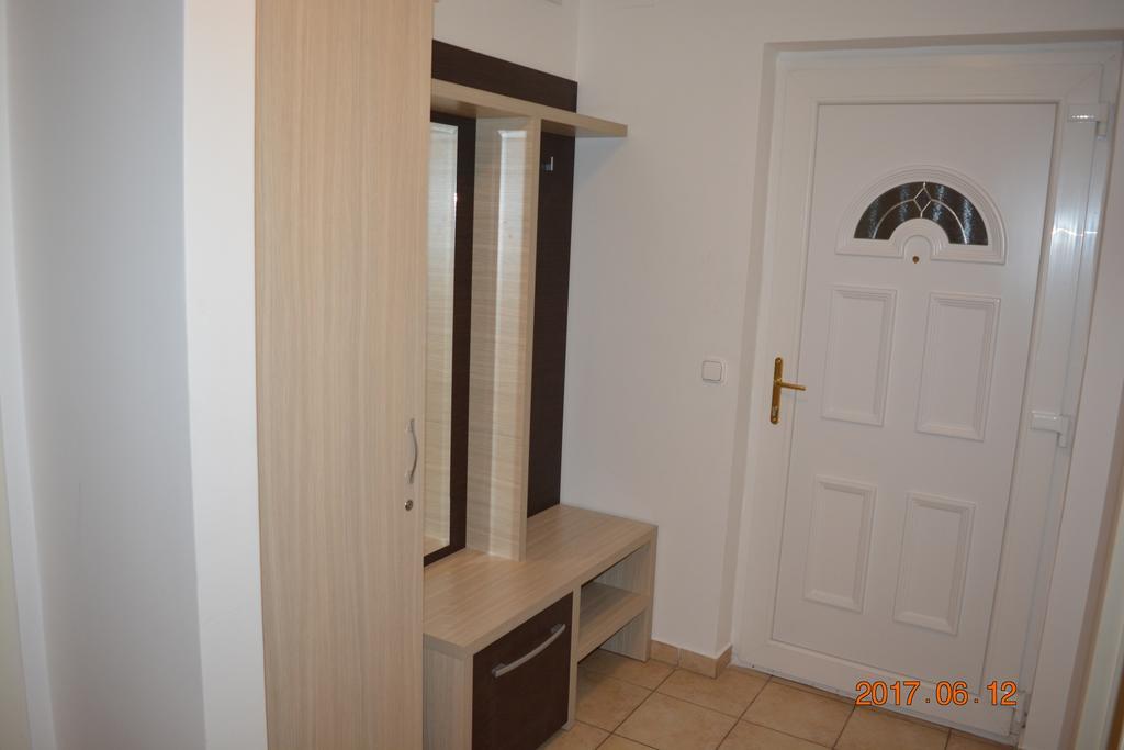 Gobe Apartman Hajduszoboszlo Exterior photo